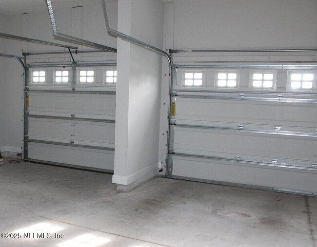 Building Photo - 551 Glenneyre Cir