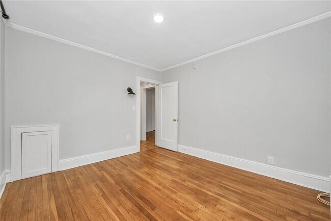 Building Photo - 10 Oakridge Pl