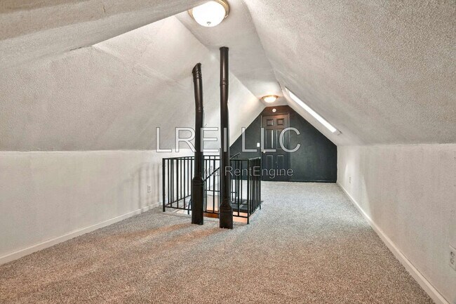 Building Photo - 710 Rubel Ave