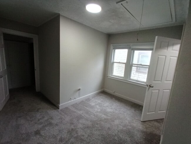 Building Photo - 4 bedroom 2 bath brick colonial NOW AVAILA...