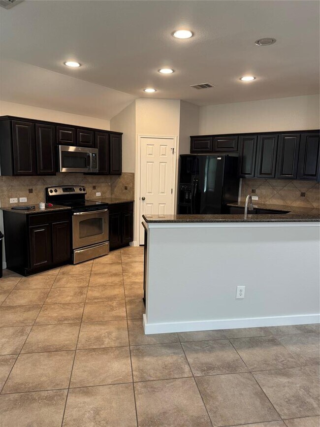 Building Photo - 7609 Buck Meadow Dr