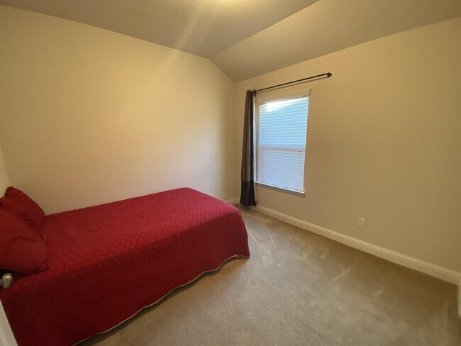 Building Photo - 836 Olive Ln