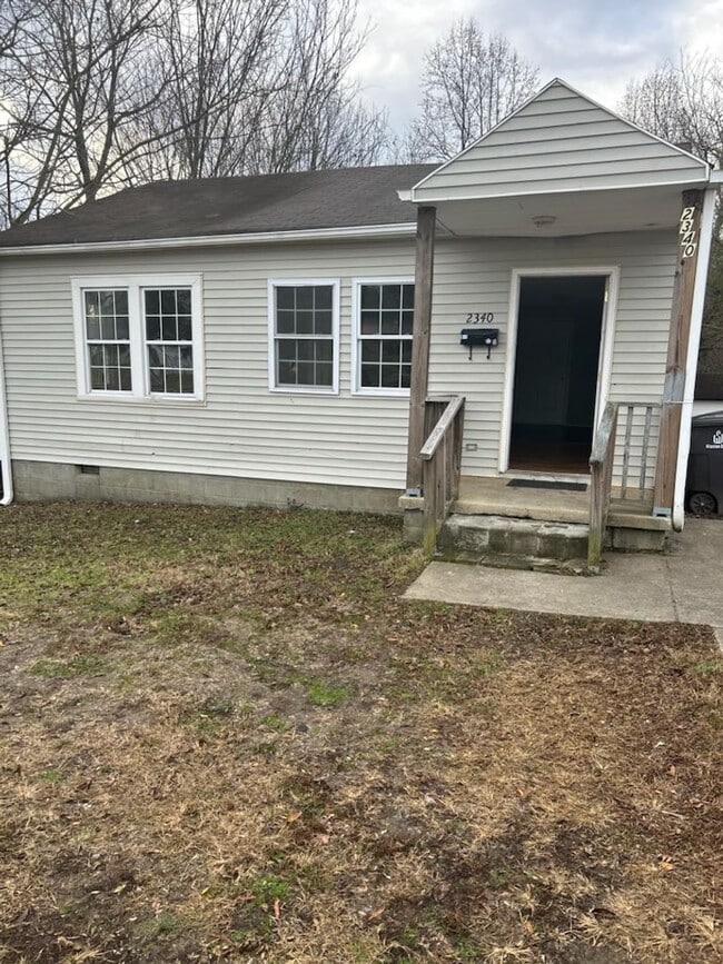 Building Photo - 2 bedroom, 1 bathroom home available in Winston-Salem!