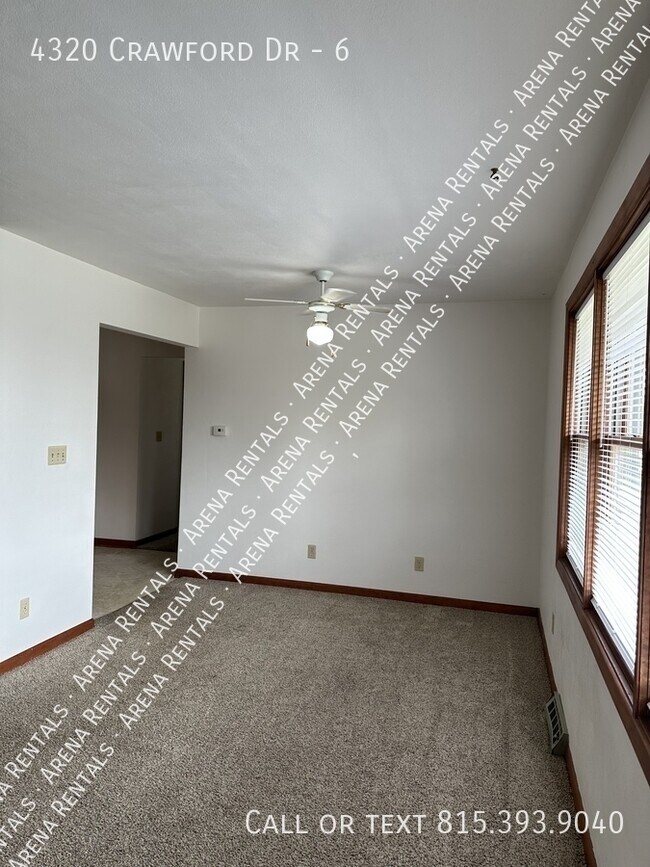 Building Photo - 4320 Crawford Dr