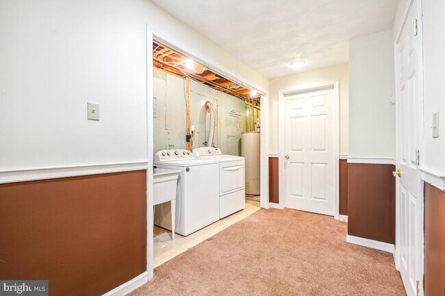 Building Photo - 817 Falcon Dr