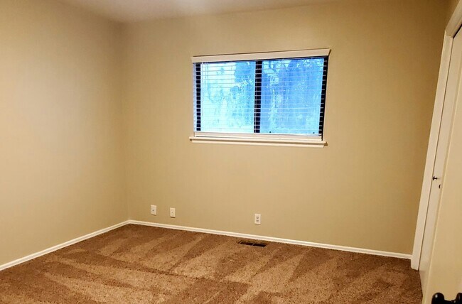 Building Photo - 5532 E 61st Pl