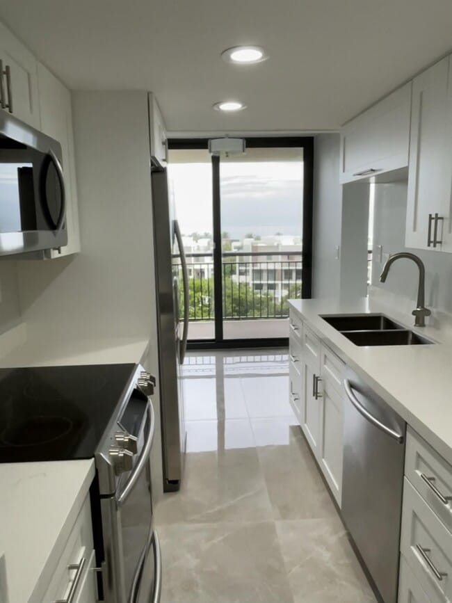 Building Photo - 3031 N Ocean Blvd