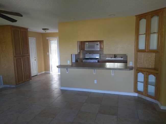 Building Photo - 3 bedroom in Golden Hills East