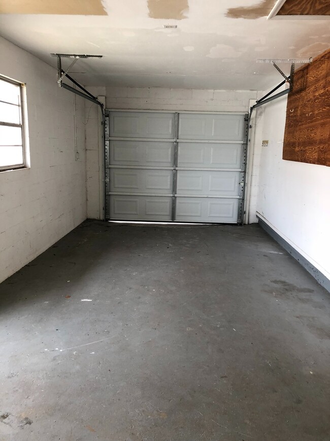 Building Photo - Large Fenced Yard | Central Air | Garage |...