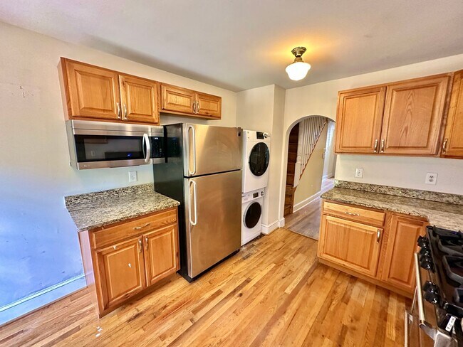 Building Photo - Glamorous Georgetown 2 Bedroom Historic Row Home with Patio