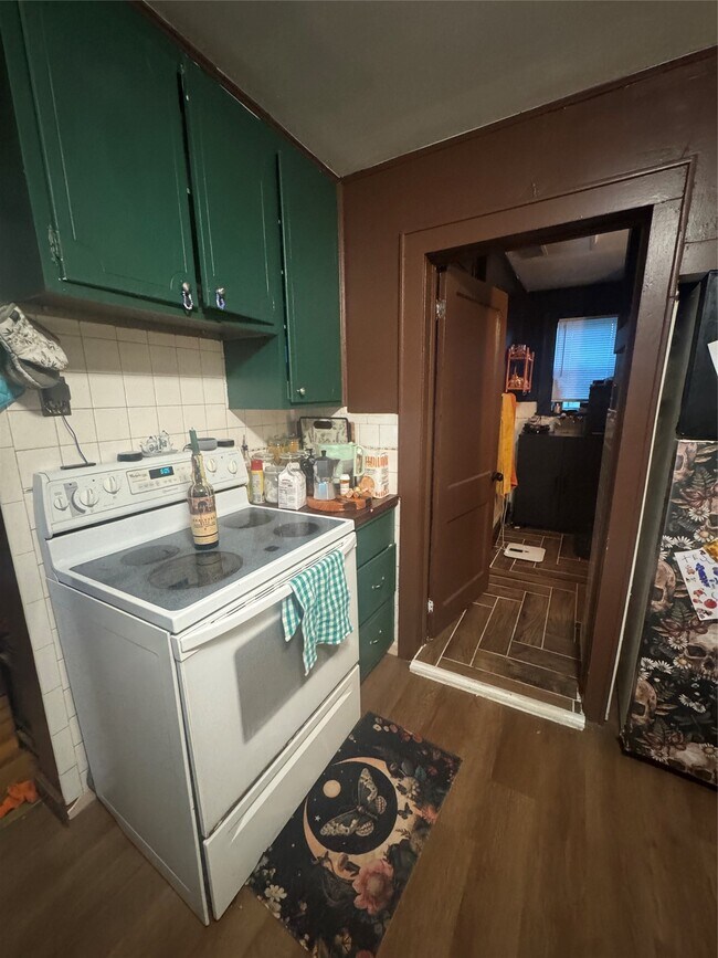 Building Photo - 60 Ely St