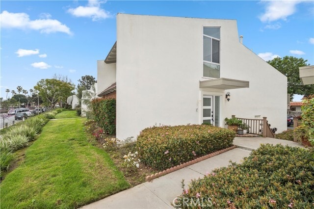 Building Photo - 2010 Barranca