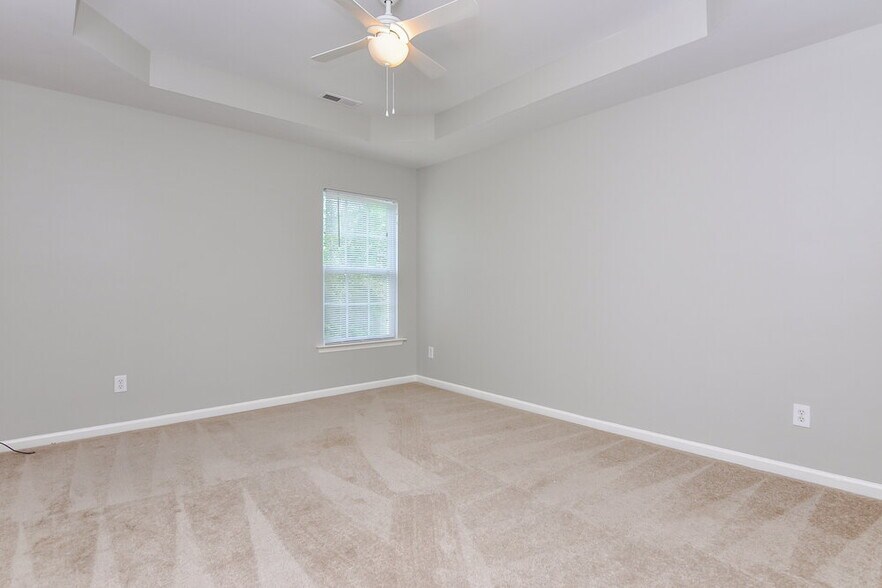Building Photo - 804 Red Oak Tree Dr