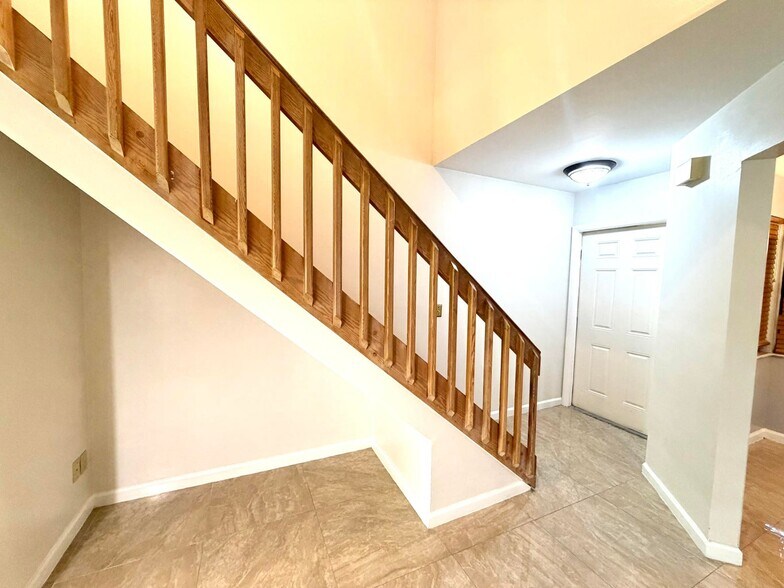 Building Photo - 12244 Sag Harbor Ct