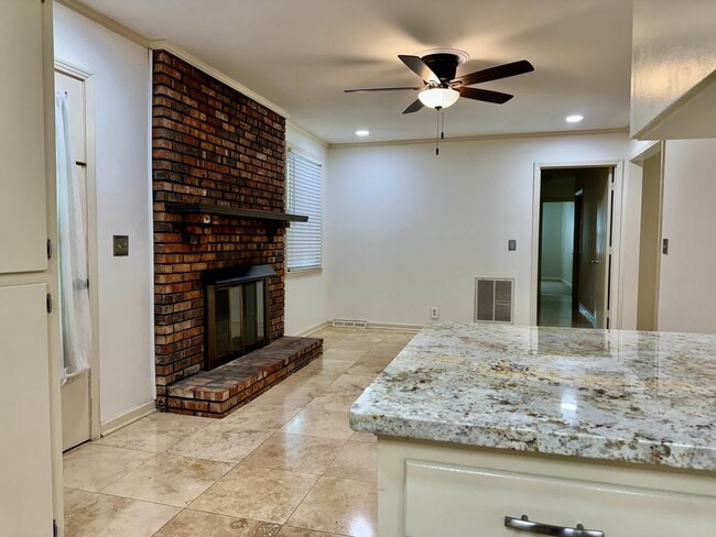Building Photo - Nice 4BR Home in Perfect Location
