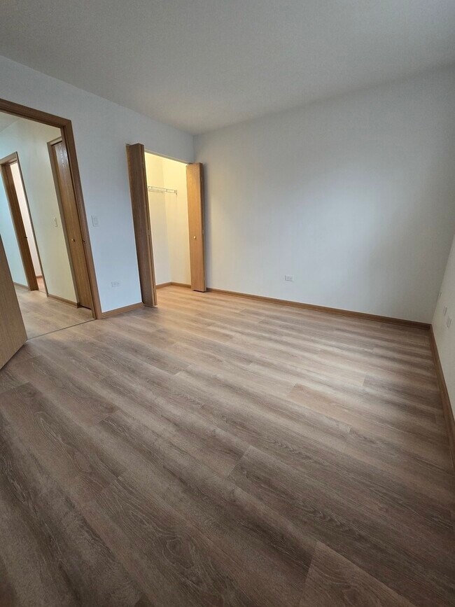 Building Photo - 4135 Oak Tree Ln