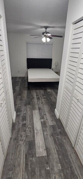 Building Photo - 530 S Park Rd