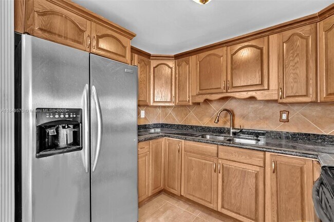 Building Photo - 3660 SW 60th Ave