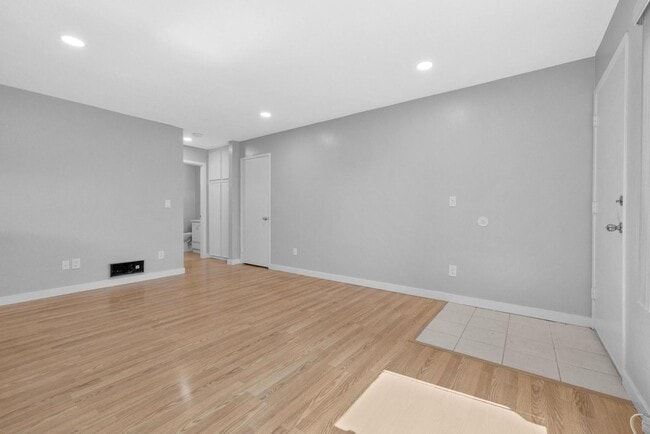 Building Photo - Modern 1BD Retreat with Dishwasher, Pool & Spa