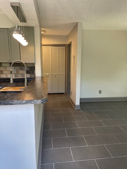 Building Photo - 7919 Lakeshore Dr