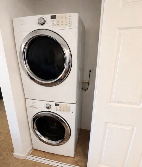 Building Photo - 5877 N Granite Reef Rd