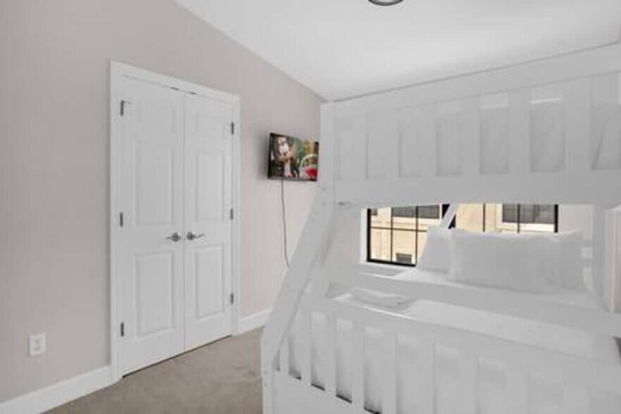 Building Photo - 14590 Damai Ln