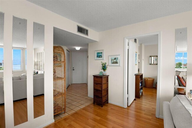 Building Photo - 6219 Palma Del Mar Blvd S