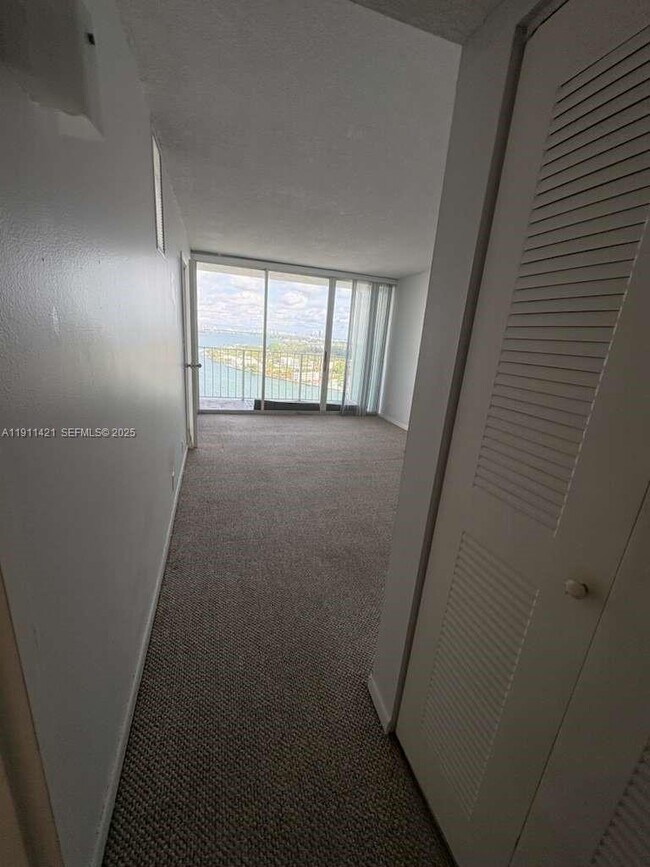 Building Photo - 7601 E Treasure Dr