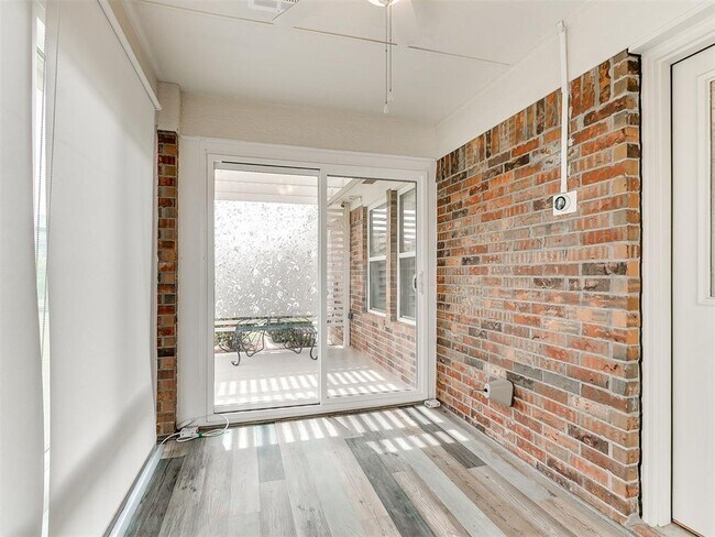Building Photo - 906 Butterfly Wy