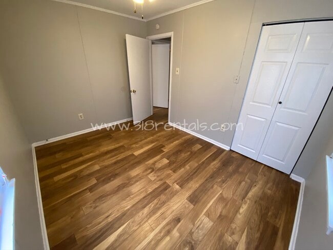 Building Photo - Swan Lake home available