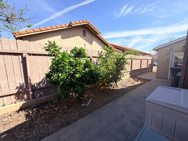 Building Photo - 3 Bed/ 2 Bath Brea Home w/Garage and Native Landscaped Yard