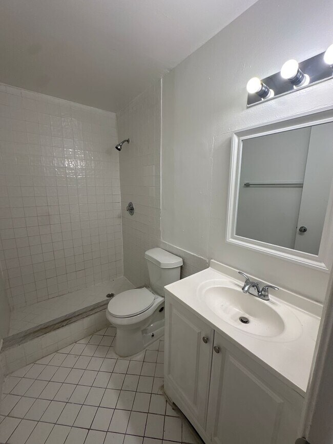 Building Photo - 7827 NW 39th Ct