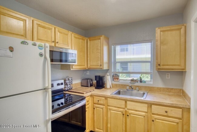 Building Photo - 130 Roosevelt Ave