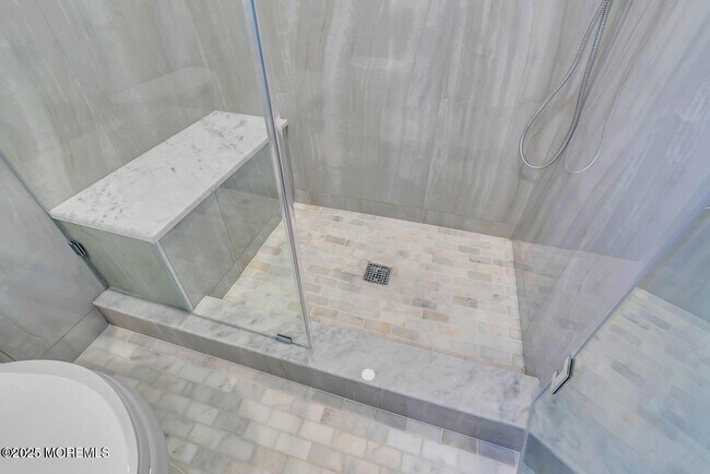 Building Photo - 1 Robin Dr