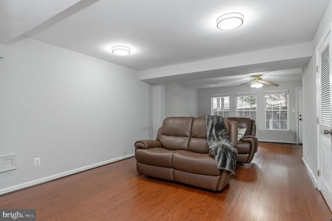 Building Photo - 2558 Banshire Dr