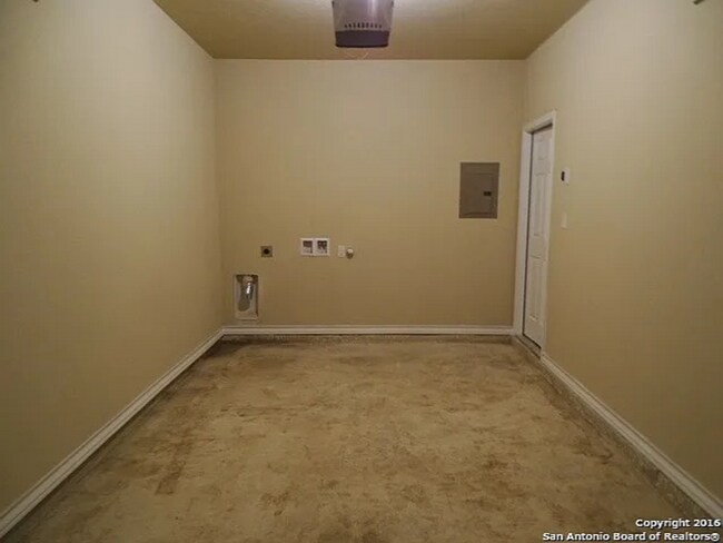 Building Photo - 7231 Golf Way