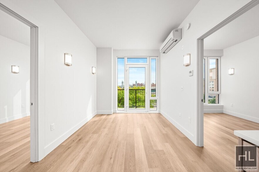 Building Photo - BRUCKNER BOULEVARD