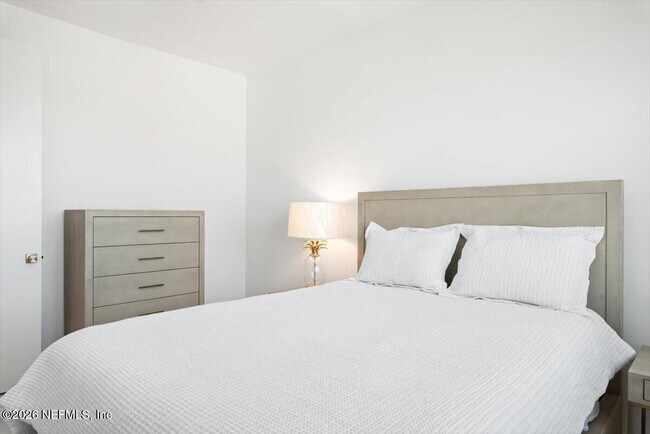 Building Photo - 114 12th Ave S