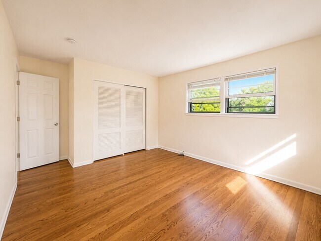 Building Photo - 406 Sunset Dr