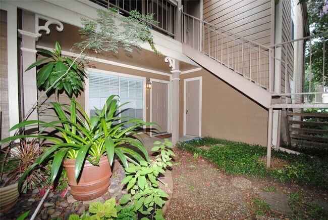 Building Photo - 1860 White Oak Dr