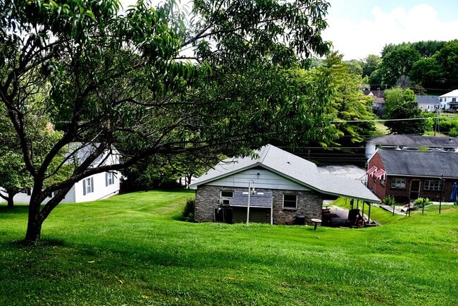 Building Photo - 1912 Virginia Ave