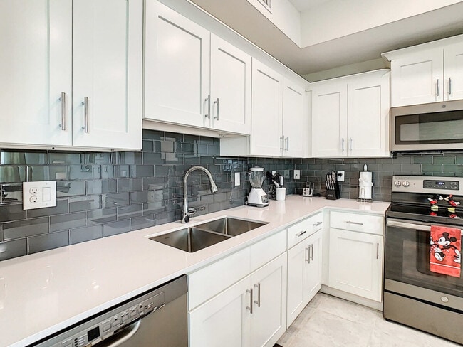 Building Photo - 3120 Paradox Cir