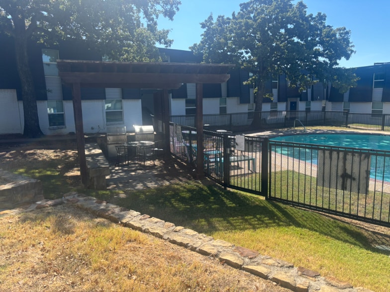 Building Photo - 351 Bedford Rd