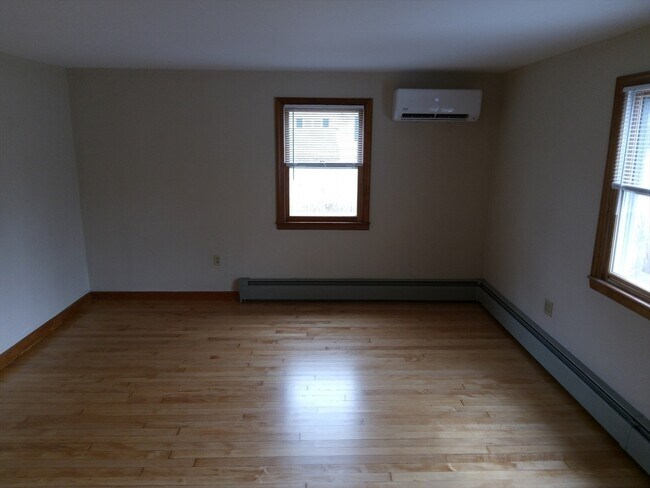 Building Photo - 121 King Philip Rd