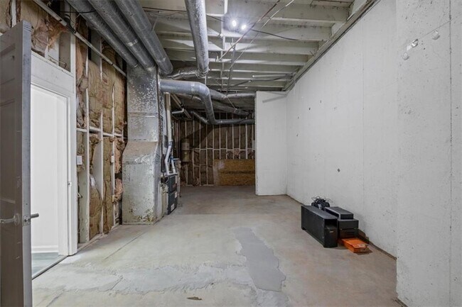 Building Photo - 172 Oak Forest Dr