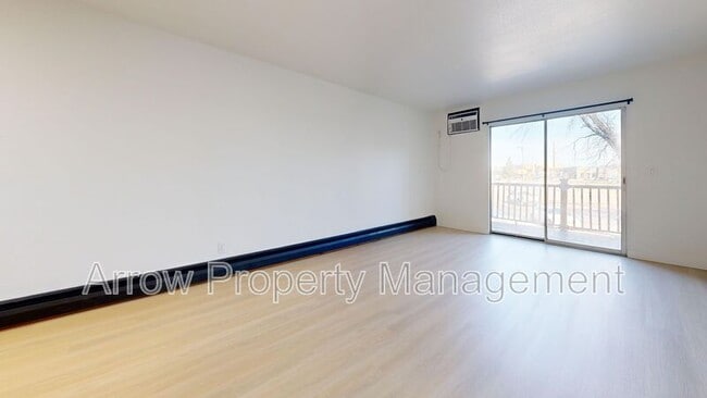 Building Photo - 215 E Arbor Ave