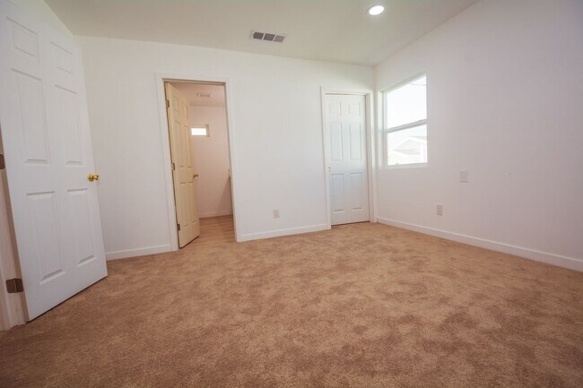 Building Photo - 8258 Bennett Ave