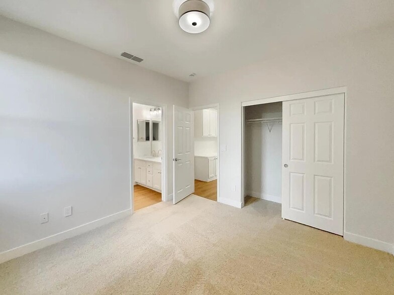 Primary Photo - 1672 Lombard Ln