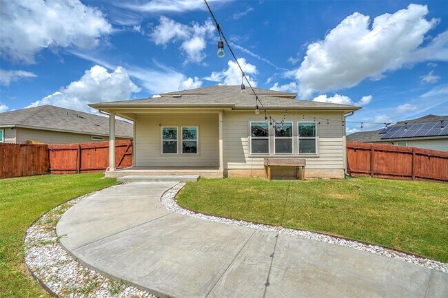 Building Photo - 521 Mossy Rock Dr