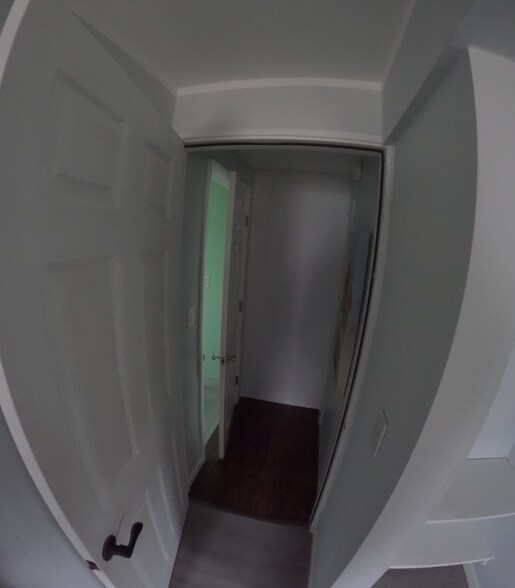 Building Photo - 729 Sharon Ave